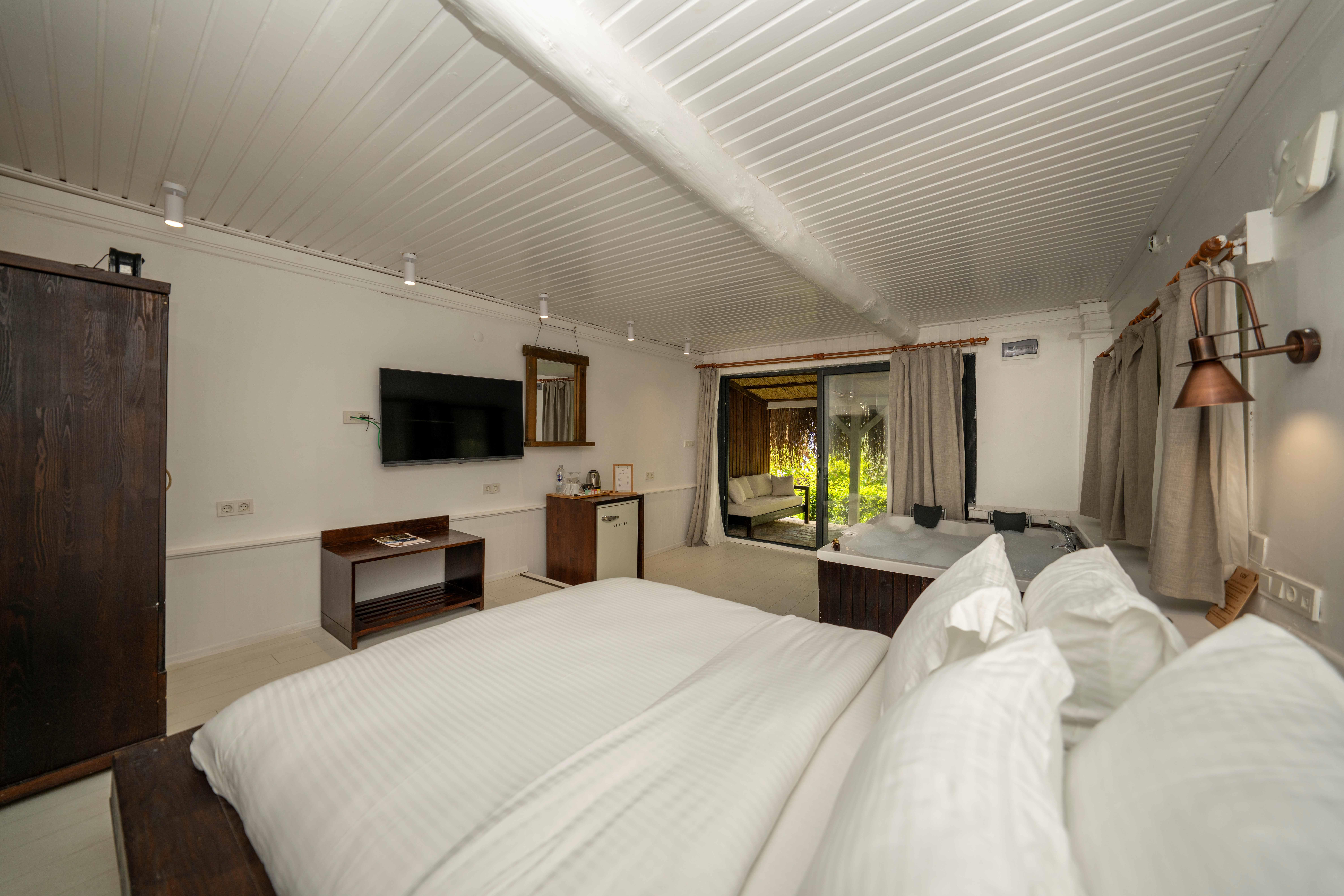 En fazla 2 yetişkin.