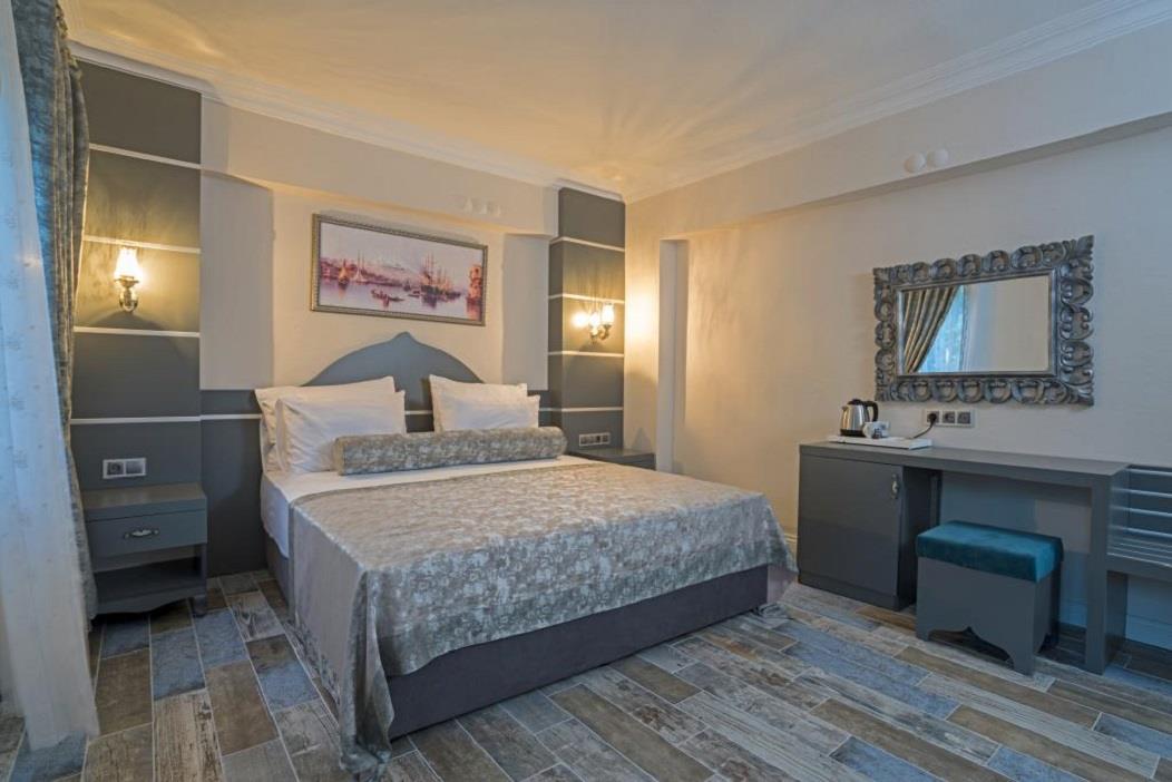 En fazla 3 yetişkin.