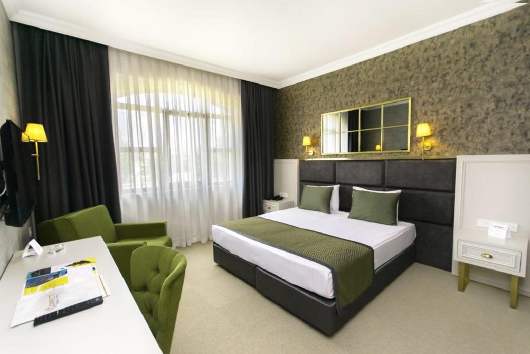 En fazla 2 yetişkin + 1 çocuk veya 1 yetişkin + 1 çocuk.