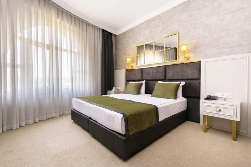 En fazla 2 yetişkin + 1 çocuk veya 1 yetişkin + 1 çocuk.