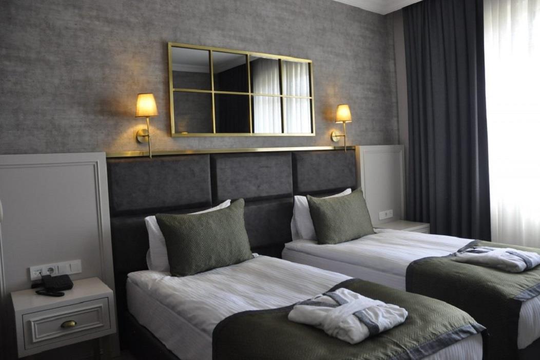 En fazla 2 yetişkin veya 1 yetişkin + 1 çocuk.