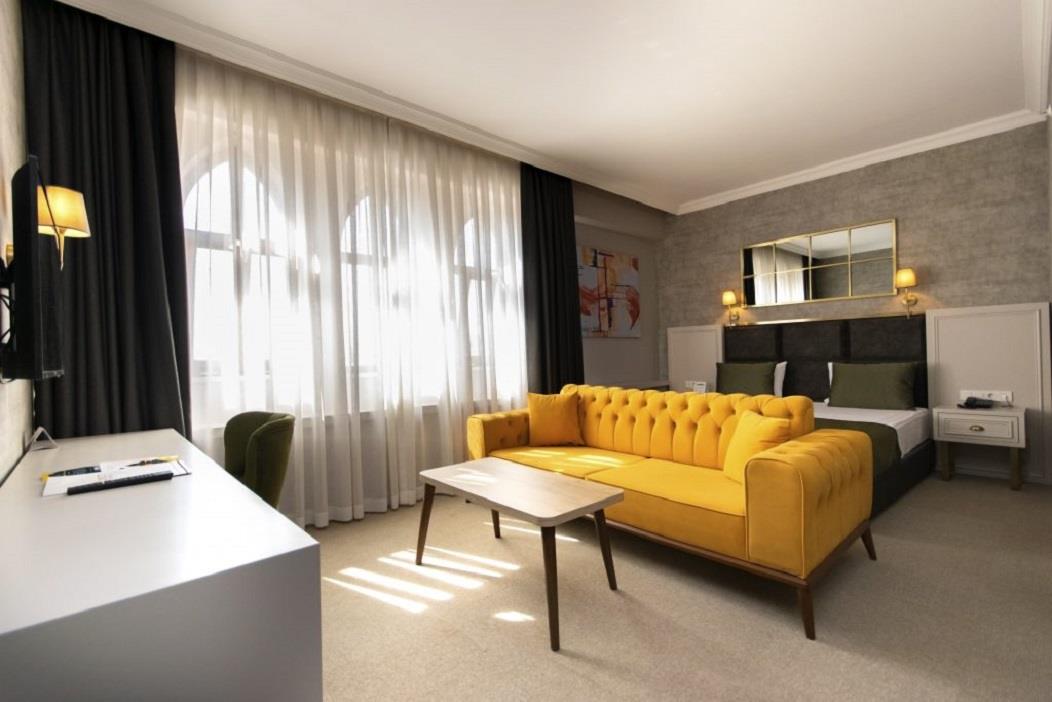 En az 2 yetişkin, En fazla 3 yetişkin + 1 çocuk veya 2 yetişkin + 2 çocuk.