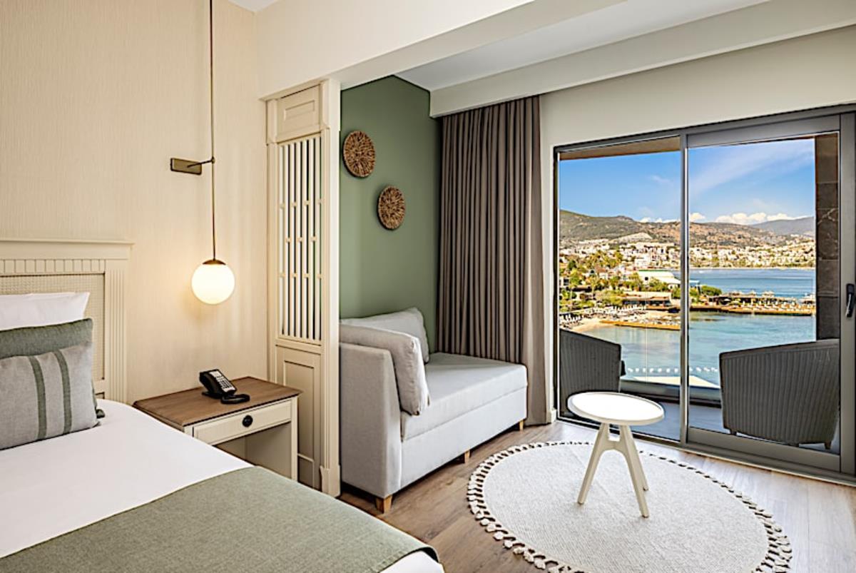 En fazla 3 yetişkin + 1 bebek (0-2 yaş) veya 2 yetişkin + 1 çocuk + 1 bebek (0-2 yaş).