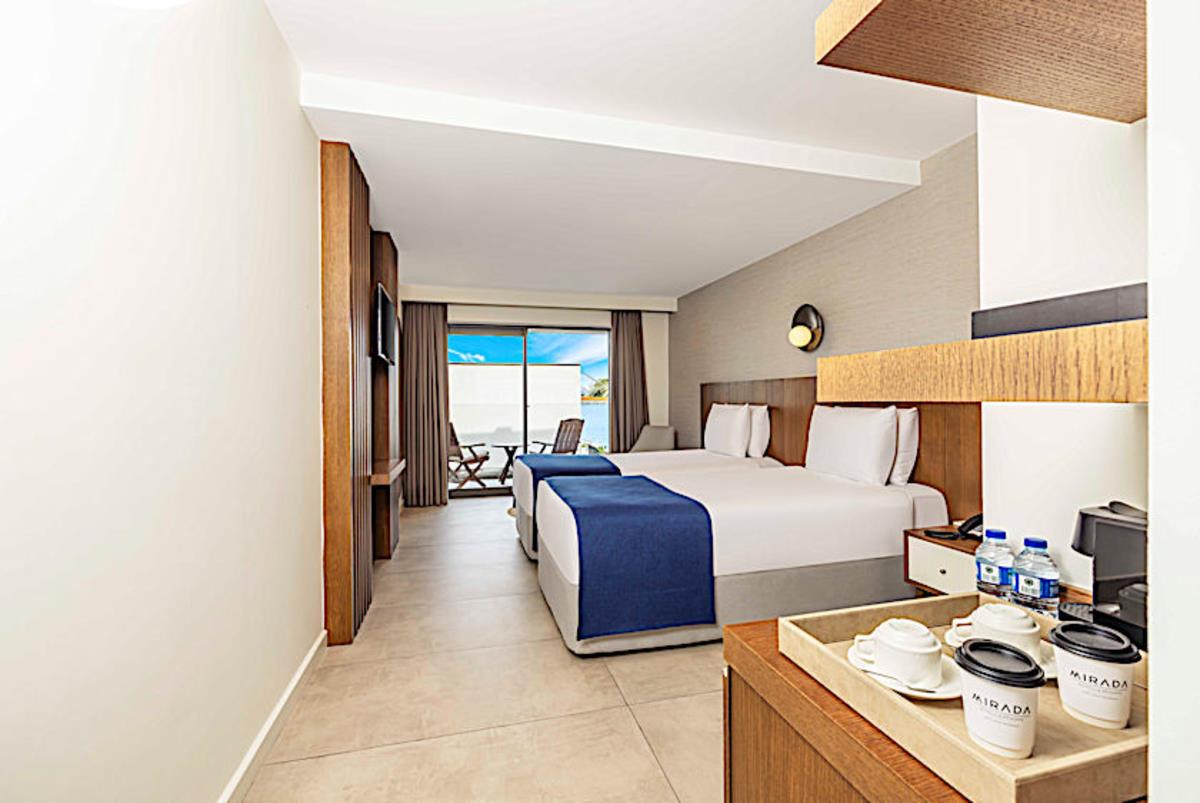 En fazla 3 yetişkin + 1 bebek (0-2 yaş) veya 2 yetişkin + 1 çocuk + 1 bebek (0-2 yaş).