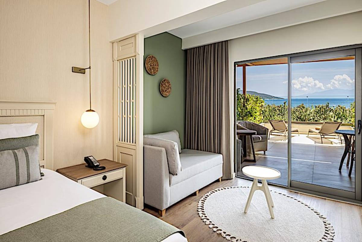 En fazla 3 yetişkin + 1 bebek (0-2 yaş) veya 2 yetişkin + 1 çocuk + 1 bebek (0-2 yaş).