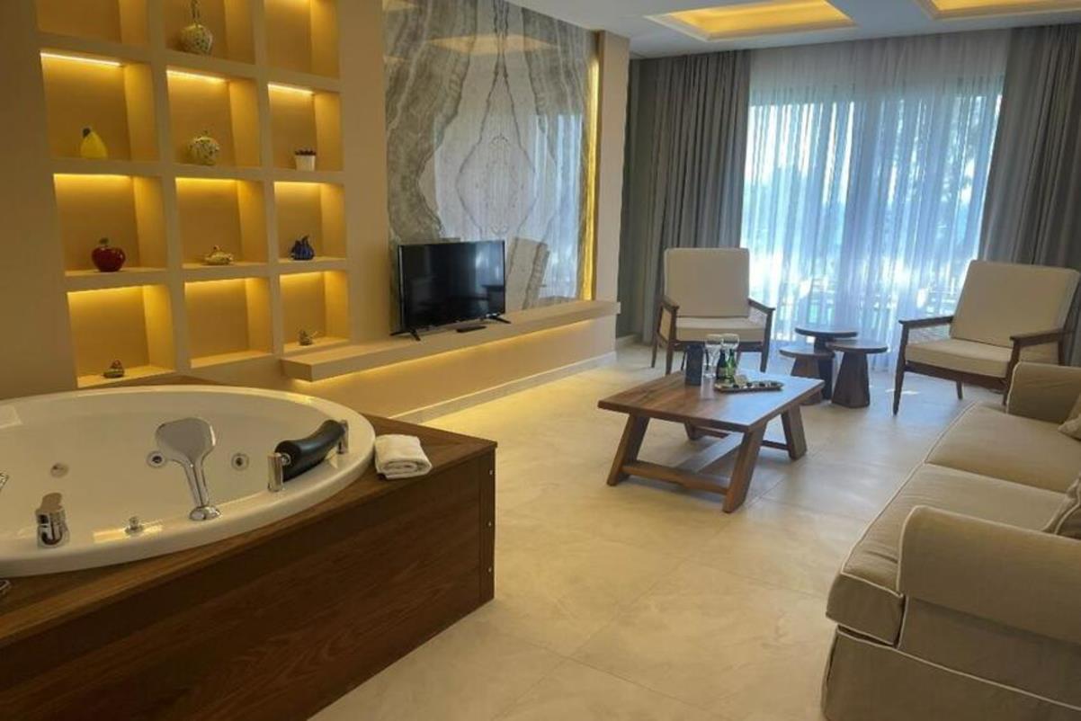 En fazla 2 yetişkin + 1 çocuk veya 1 yetişkin + 1 çocuk.