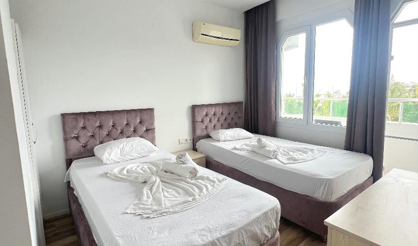 En fazla 2 yetişkin.