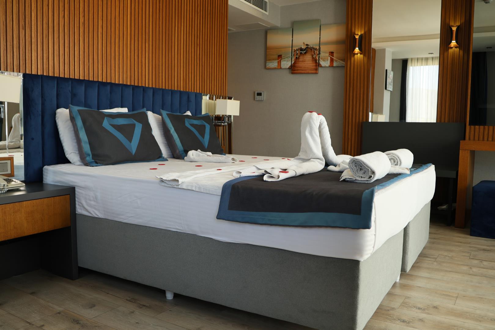 En az 2 yetişkin, En fazla 3 yetişkin veya 2 yetişkin + 1 çocuk.