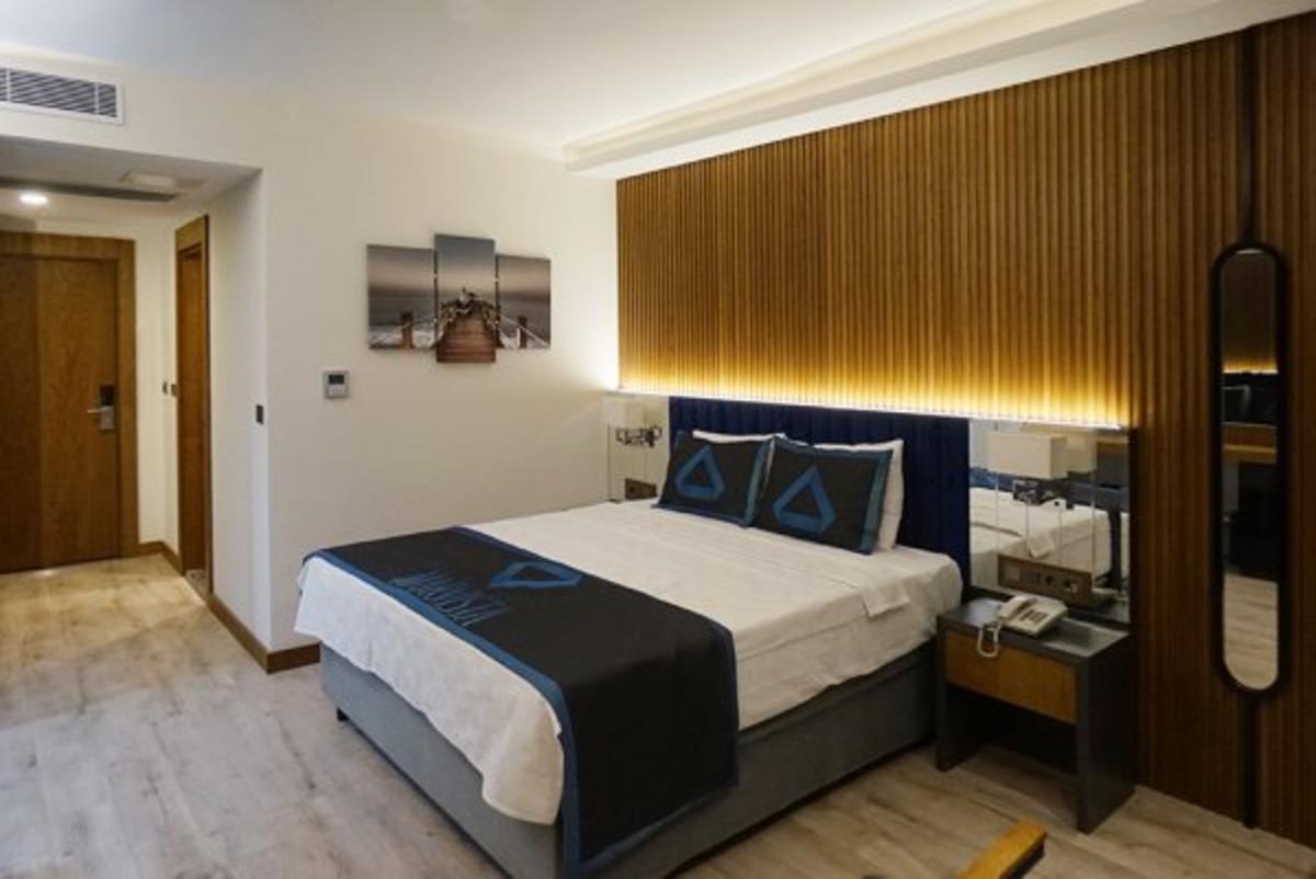 En az 2 yetişkin, En fazla 3 yetişkin veya 2 yetişkin + 1 çocuk.