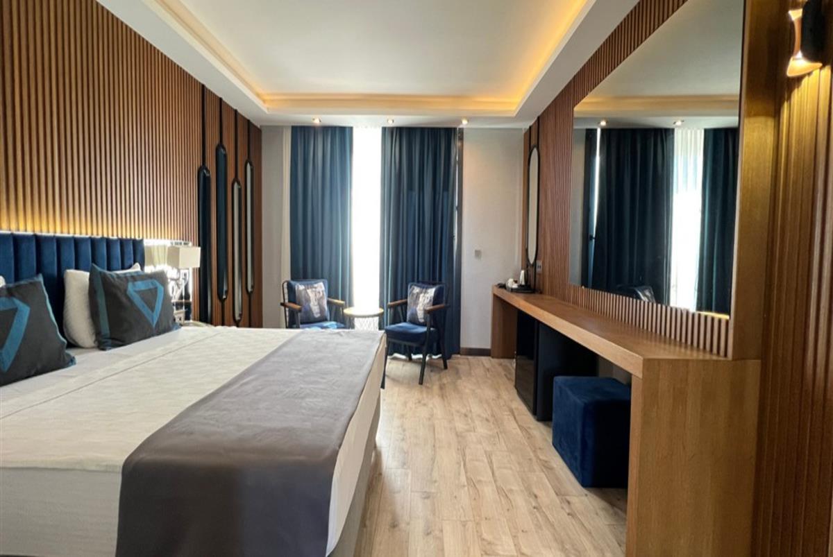 En fazla 3 yetişkin veya 2 yetişkin + 1 çocuk.