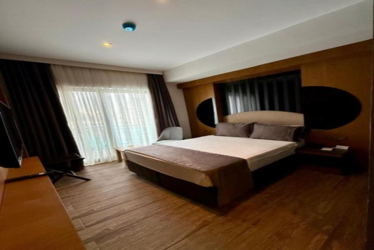 En fazla 2 yetişkin.