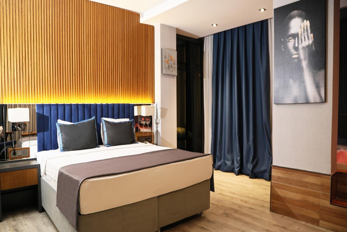 En az 2 yetişkin, En fazla 3 yetişkin + 1 çocuk veya 2 yetişkin + 2 çocuk.