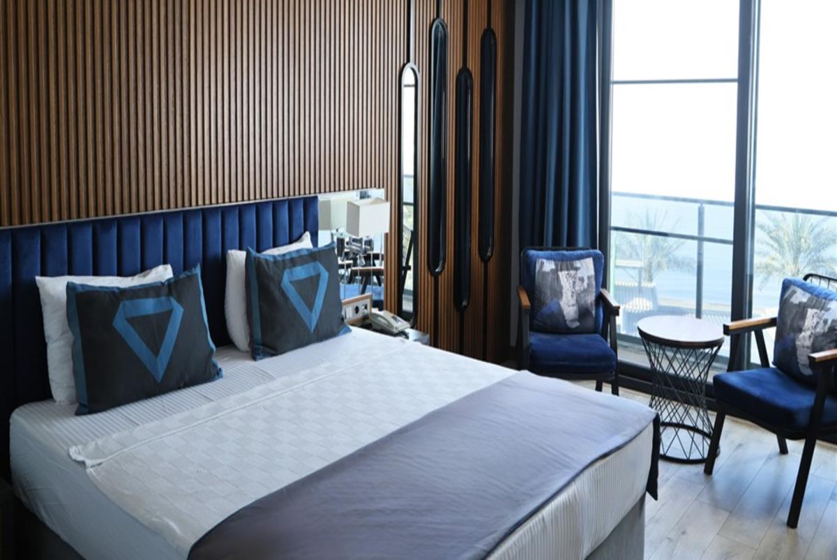 En fazla 3 yetişkin veya 2 yetişkin + 1 çocuk.