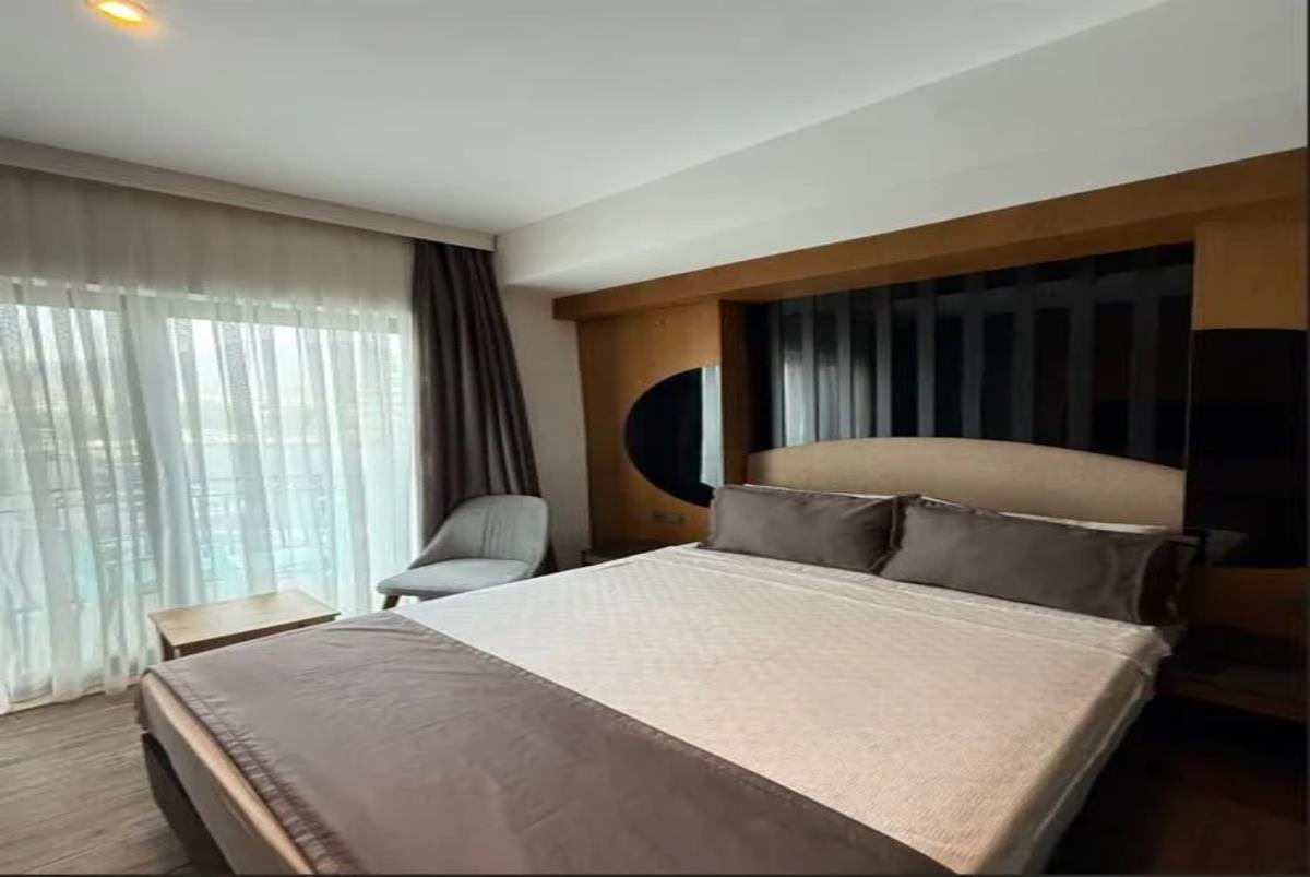 En fazla 2 yetişkin veya 1 yetişkin + 1 çocuk.