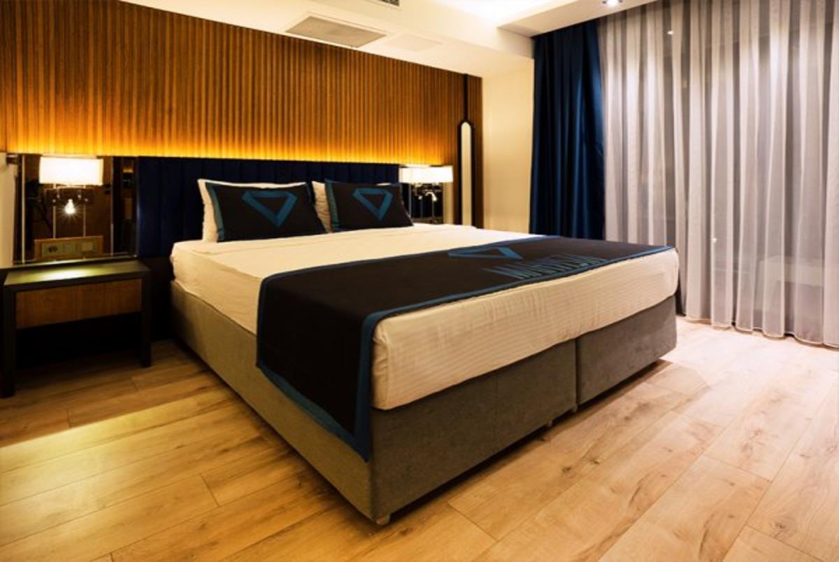 En az 2 yetişkin, En fazla 4 yetişkin + 1 bebek (0-2 yaş) veya 3 yetişkin + 1 çocuk + 1 bebek (0-2 yaş).