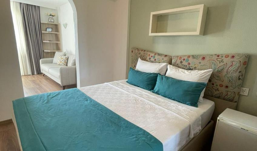 En az 2 yetişkin, En fazla 3 yetişkin + 1 bebek (0-2 yaş) veya 2 yetişkin + 1 çocuk + 1 bebek (0-2 yaş).