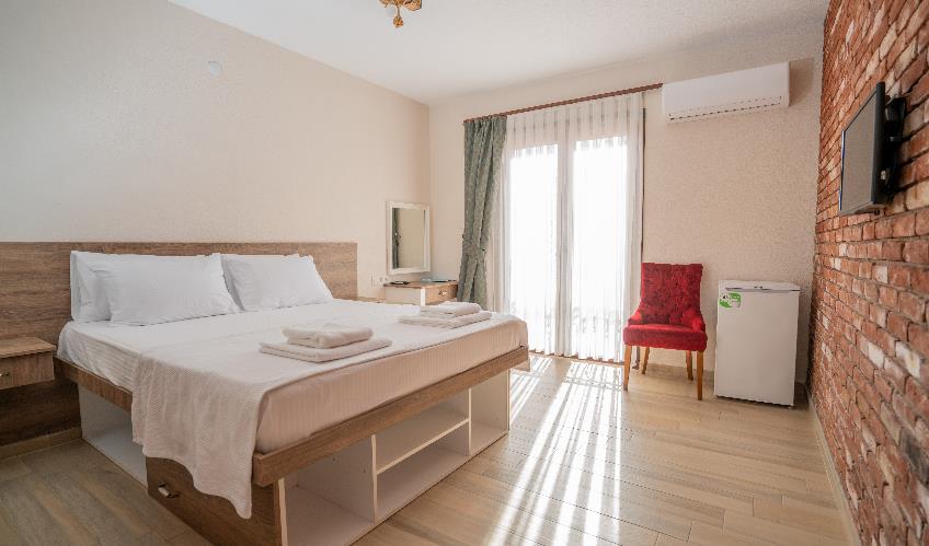 En fazla 2 yetişkin.