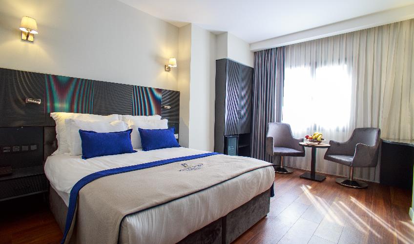 En fazla 2 yetişkin.