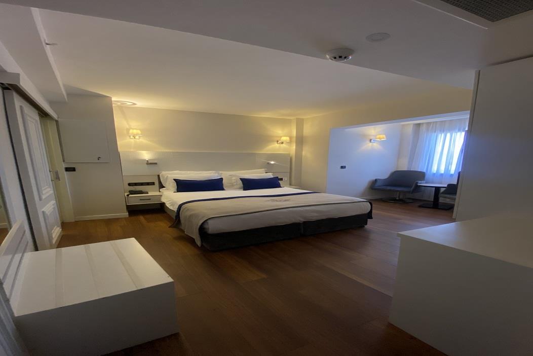 En fazla 2 yetişkin.