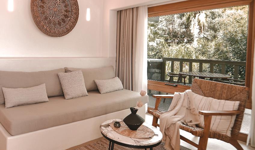 En fazla 3 yetişkin.