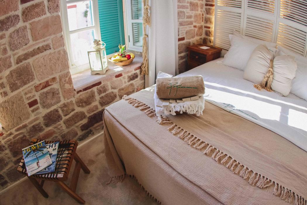 En fazla 2 yetişkin + 1 bebek (0-2 yaş) veya 1 yetişkin + 1 çocuk + 1 bebek (0-2 yaş).