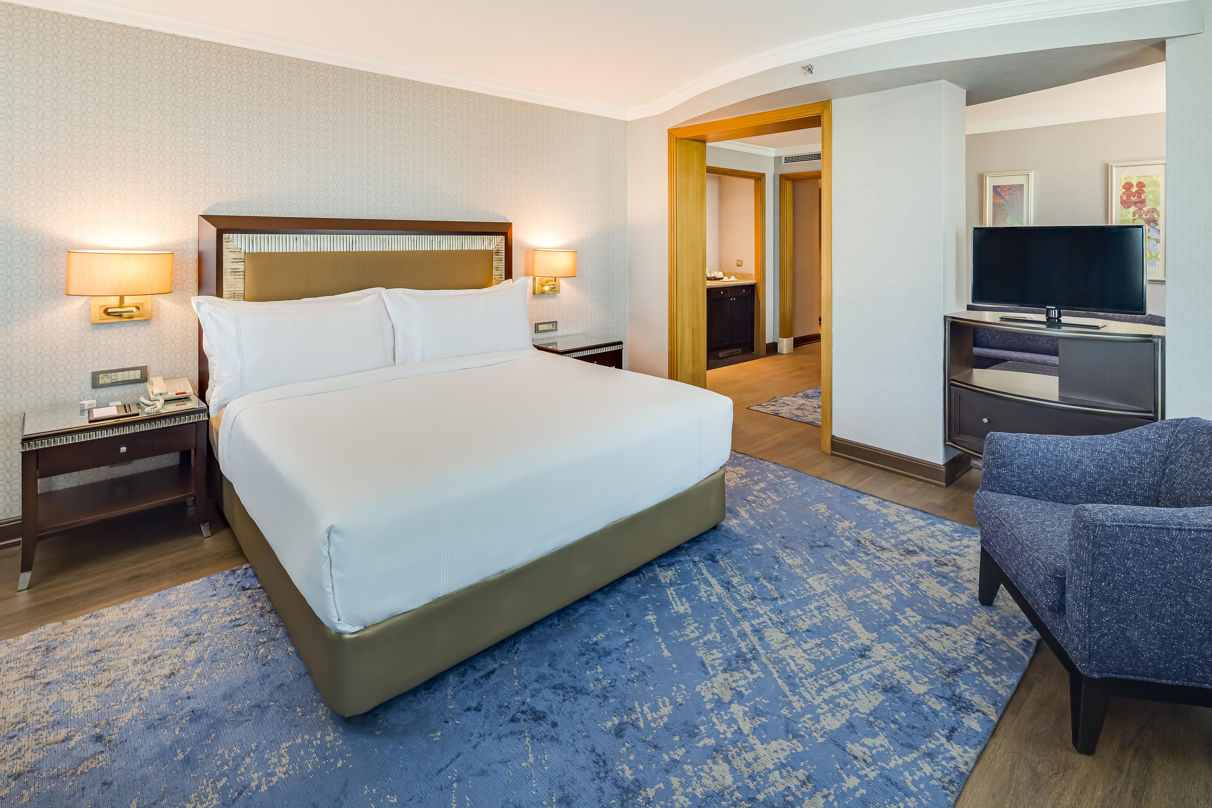 En fazla 4 yetişkin.