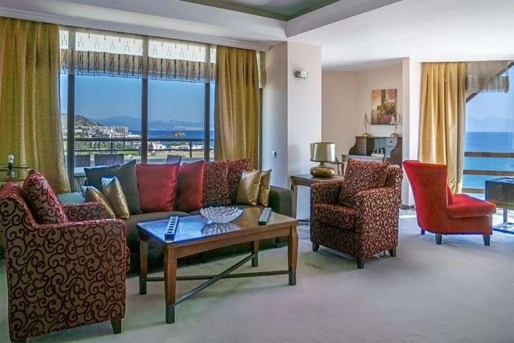 En az 2 yetişkin, En fazla 4 yetişkin veya 3 yetişkin + 1 çocuk.