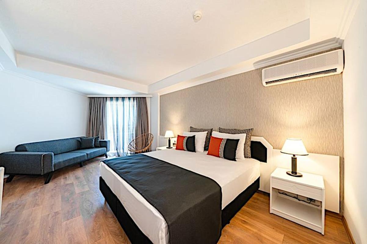 En az 2 yetişkin, En fazla 3 yetişkin + 1 çocuk veya 2 yetişkin + 2 çocuk.