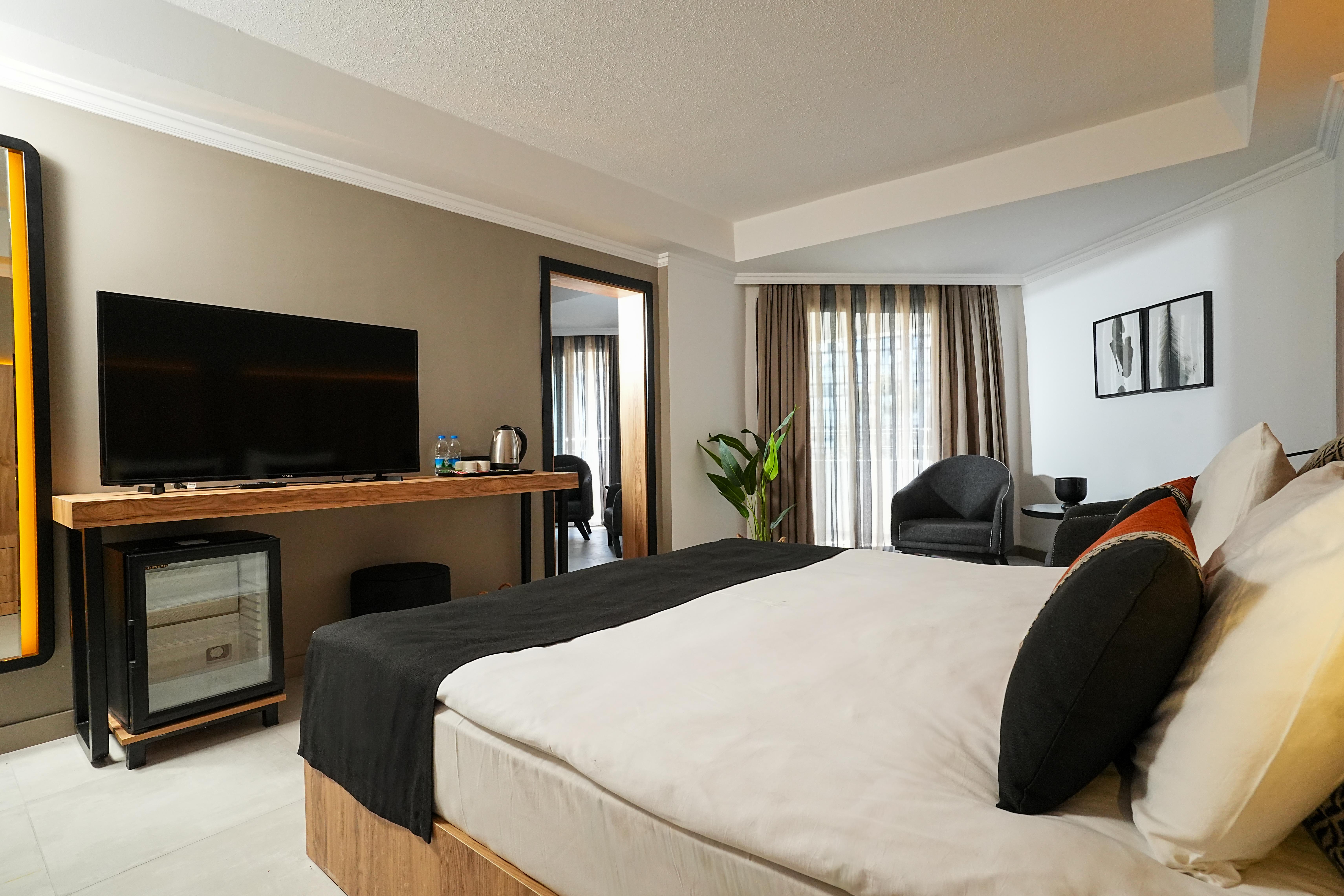 En az 2 yetişkin, En fazla 4 yetişkin veya 3 yetişkin + 1 çocuk.