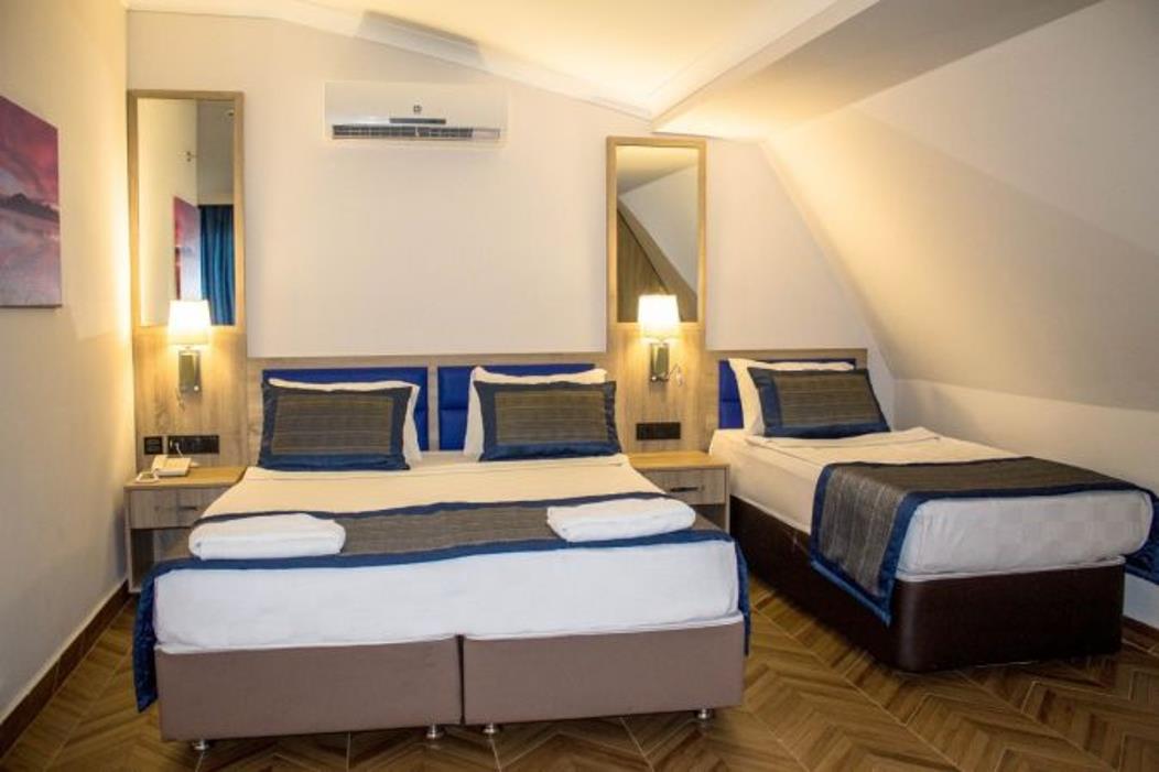 En fazla 3 yetişkin veya 2 yetişkin + 1 çocuk.