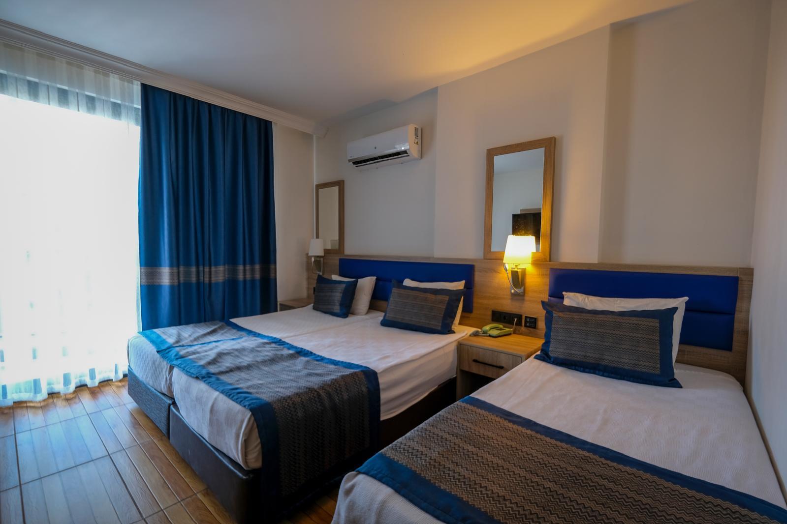 En az 2 yetişkin, En fazla 3 yetişkin + 1 çocuk veya 2 yetişkin + 2 çocuk.