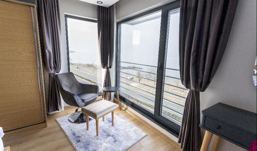 En fazla 2 yetişkin + 1 bebek (0-2 yaş) veya 1 yetişkin + 1 çocuk + 1 bebek (0-2 yaş).