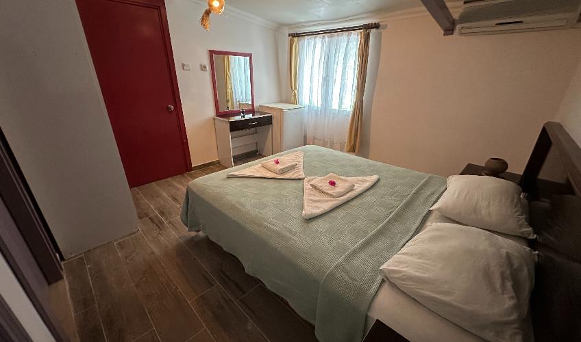 En fazla 3 yetişkin + 2 çocuk + 1 bebek (0-2 yaş) veya 2 yetişkin + 2 çocuk + 1 bebek (0-2 yaş).