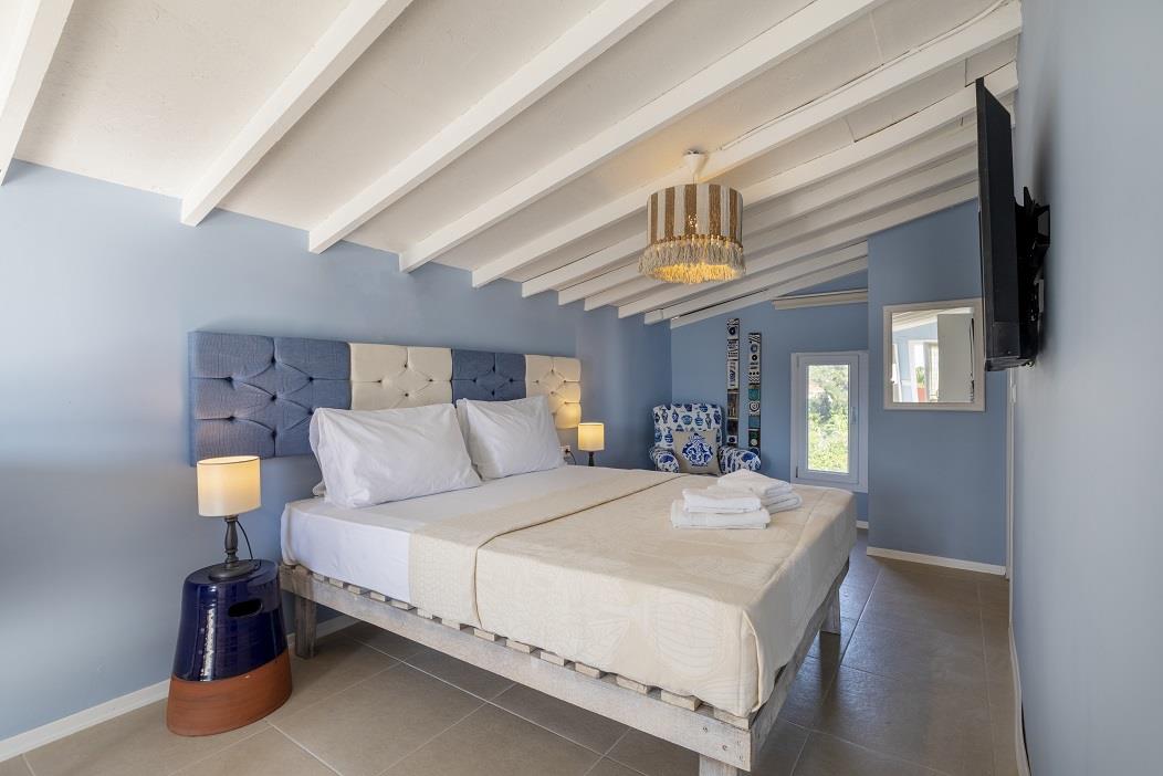 En az 2 yetişkin, En fazla 4 yetişkin.