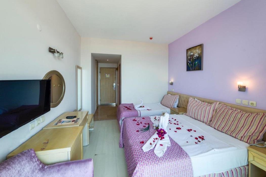 En az 2 yetişkin, En fazla 4 yetişkin + 1 bebek (0-2 yaş) veya 3 yetişkin + 1 çocuk + 1 bebek (0-2 yaş).