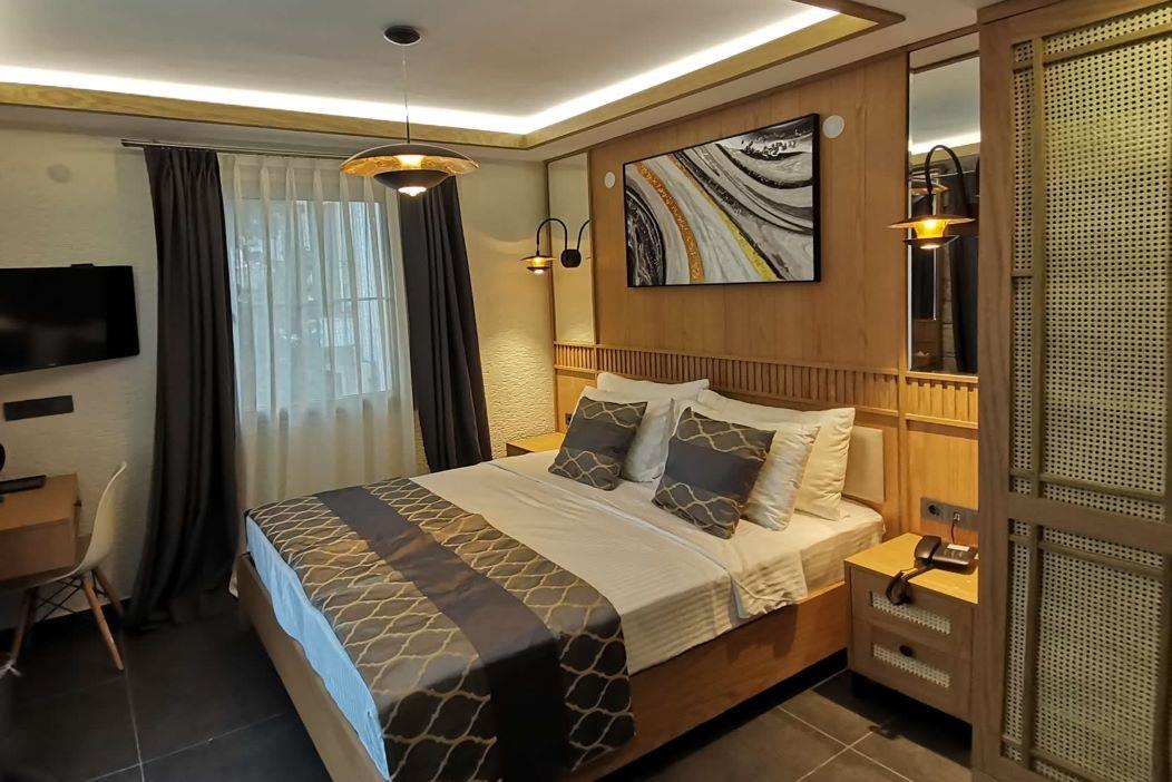 En fazla 2 yetişkin.