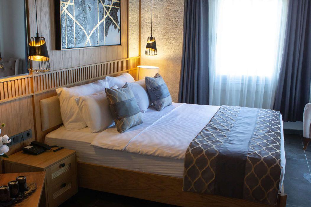 En fazla 2 yetişkin.