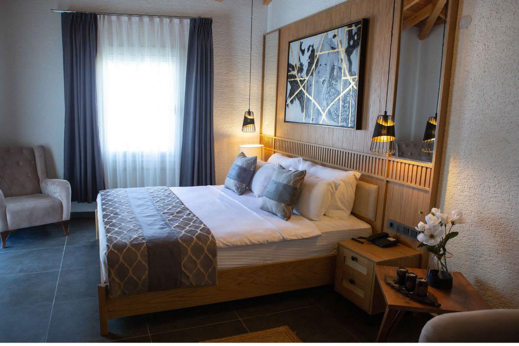 En fazla 2 yetişkin.