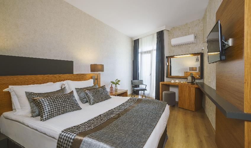 En fazla 2 yetişkin + 1 çocuk veya 1 yetişkin + 1 çocuk.