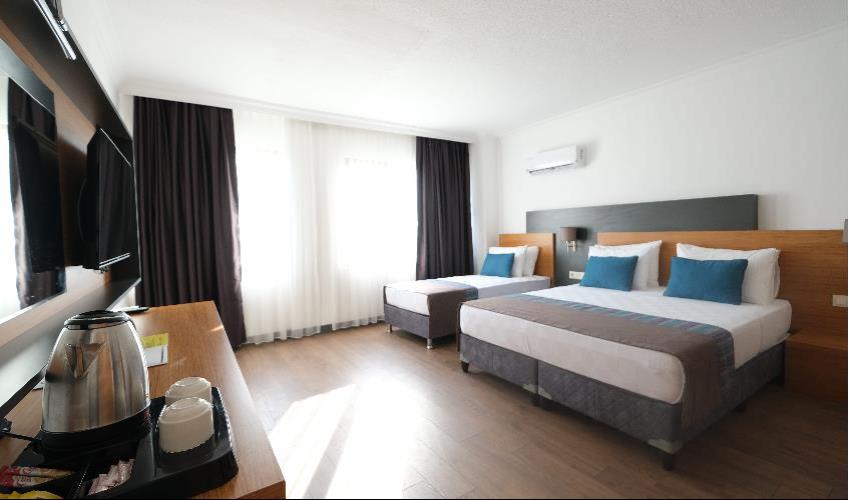 En fazla 3 yetişkin + 2 çocuk veya 2 yetişkin + 2 çocuk.