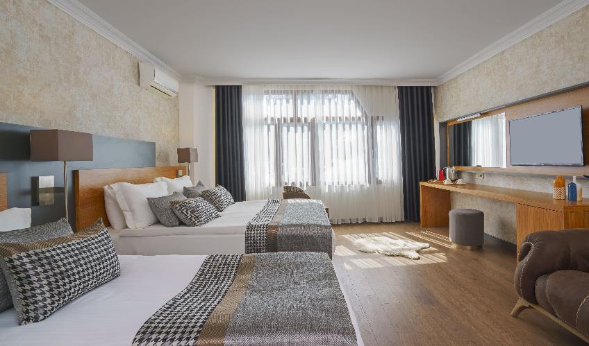 En fazla 3 yetişkin + 1 çocuk veya 2 yetişkin + 1 çocuk.