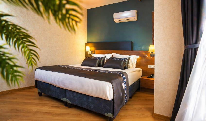 En fazla 2 yetişkin + 1 çocuk veya 1 yetişkin + 1 çocuk.