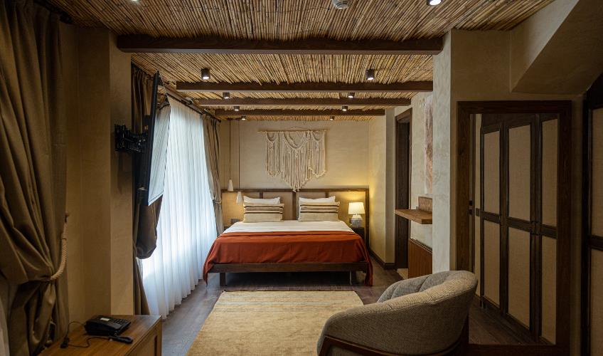 En fazla 4 yetişkin.