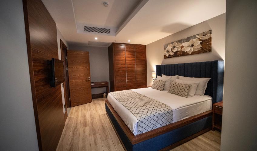 En az 2 yetişkin, En fazla 5 yetişkin veya 4 yetişkin + 1 çocuk.