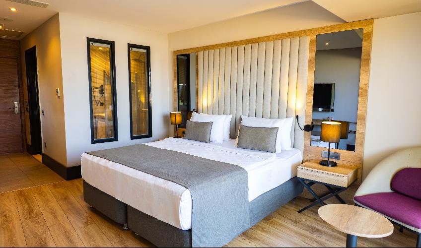 En fazla 3 yetişkin veya 2 yetişkin + 1 çocuk.