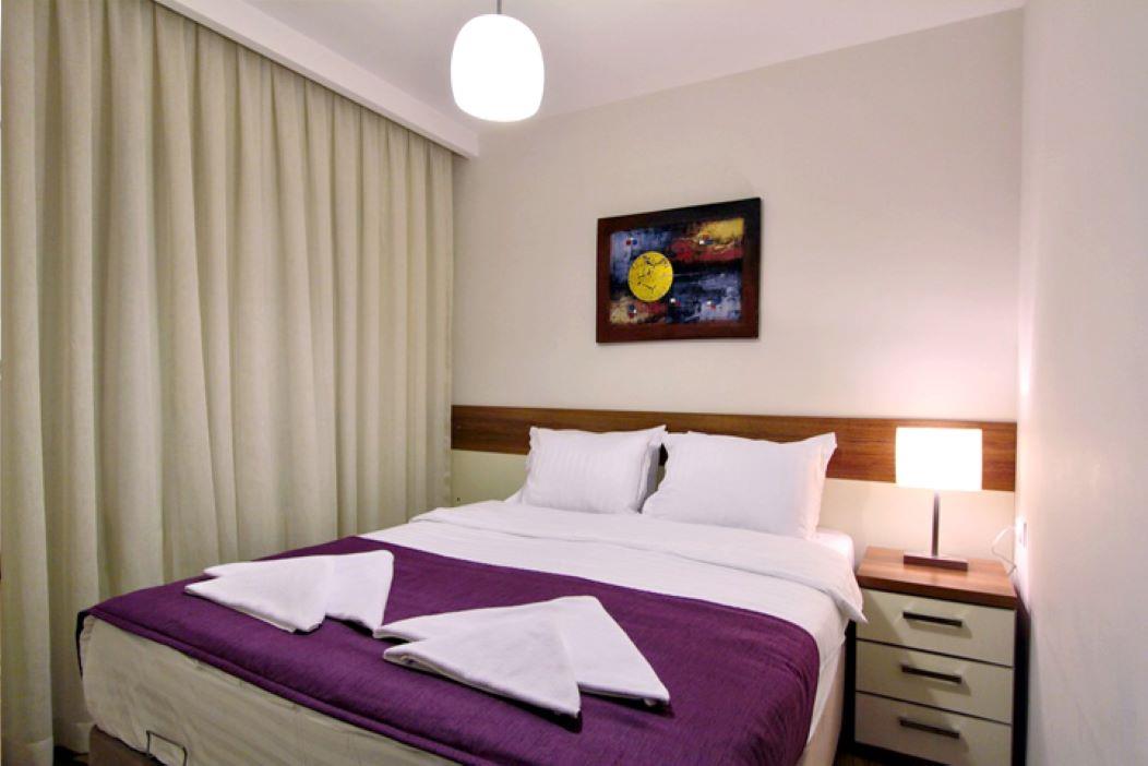 En fazla 2 yetişkin.