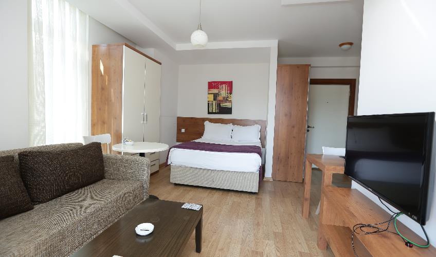 En fazla 2 yetişkin.