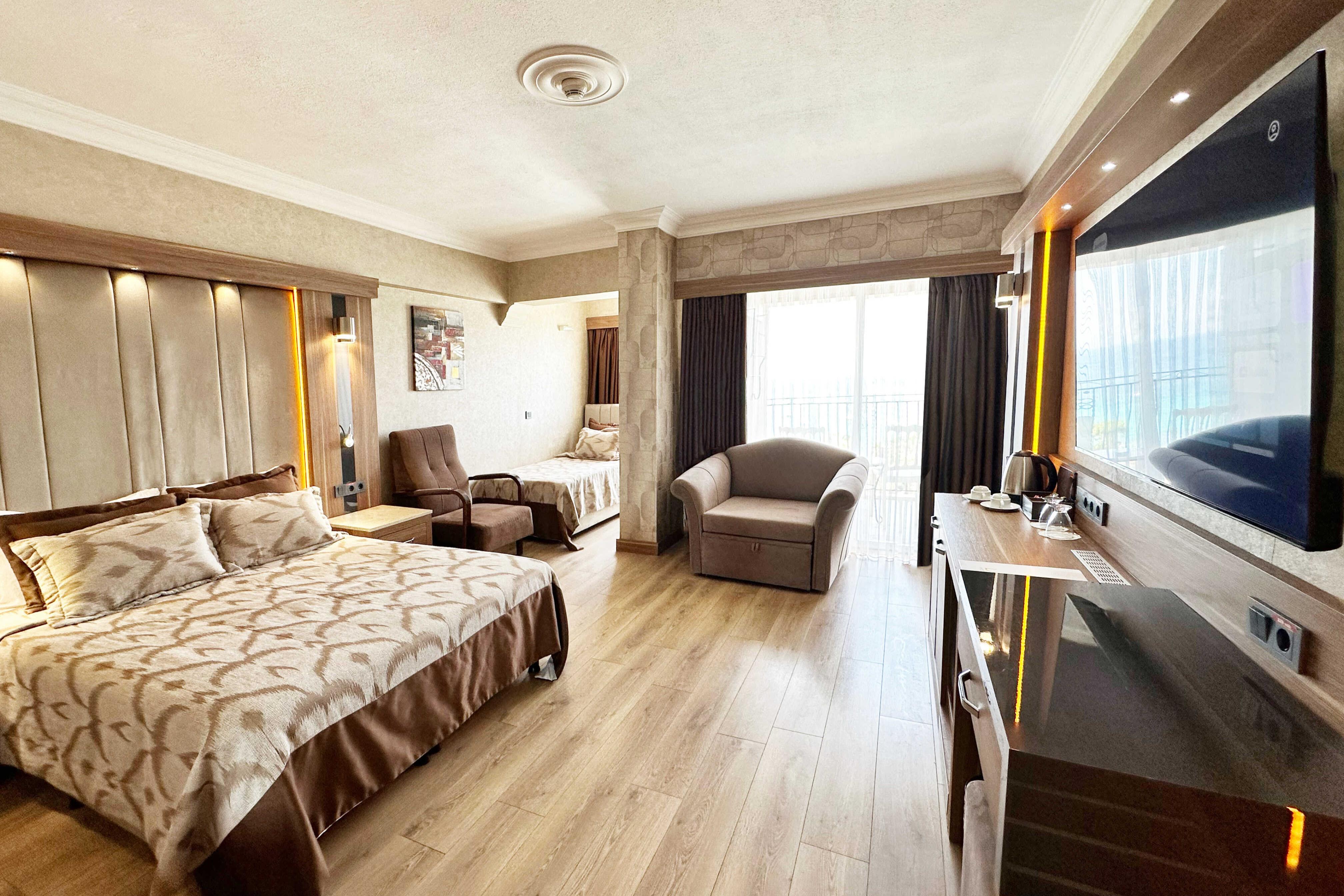 En az 2 yetişkin, En fazla 3 yetişkin veya 2 yetişkin + 2 çocuk.