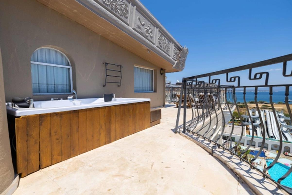 En az 2 yetişkin, En fazla 4 yetişkin veya 3 yetişkin + 1 çocuk.