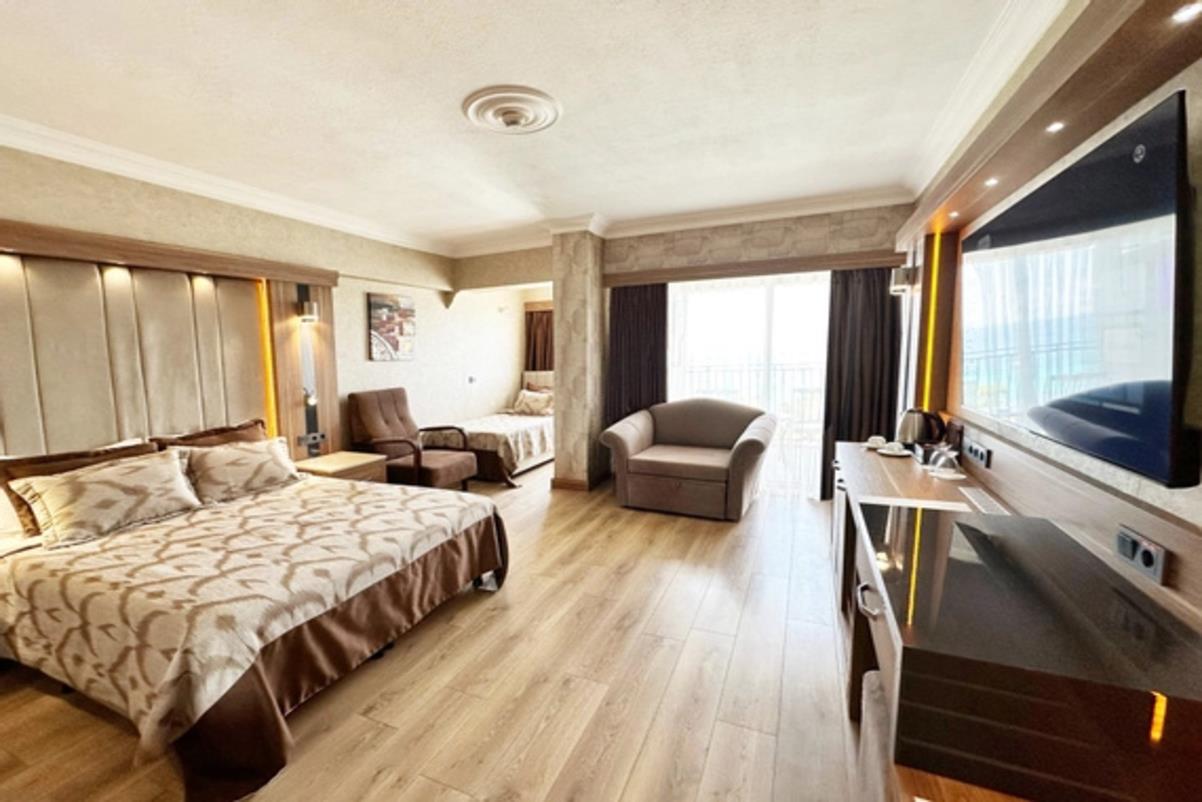 En fazla 3 yetişkin veya 2 yetişkin + 2 çocuk.